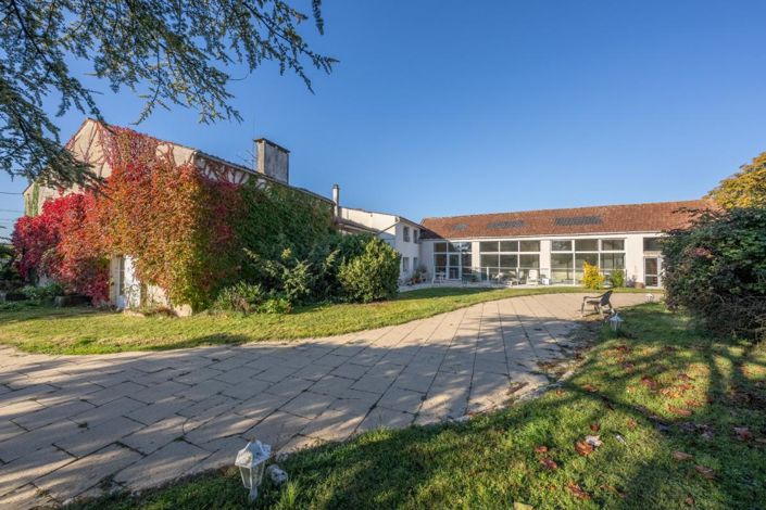 Image No.19-6 Bed Property for sale