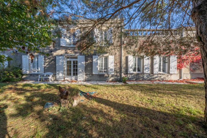 Image No.20-6 Bed Property for sale