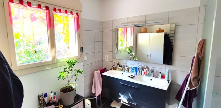 Image No.8-4 Bed Property for sale