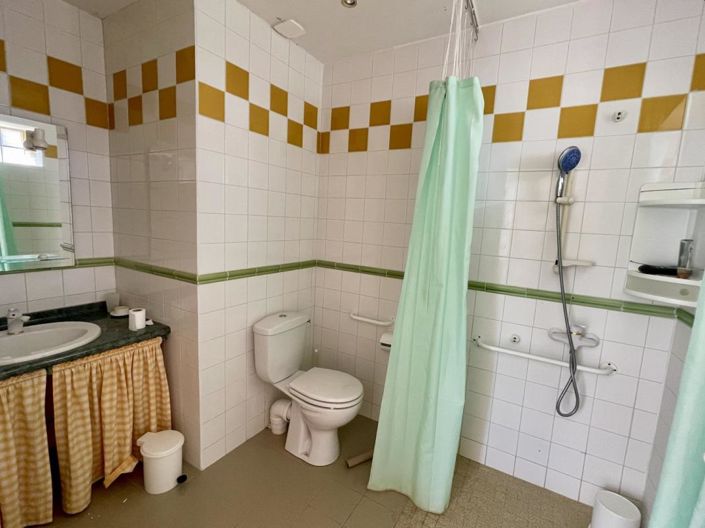 Image No.12-5 Bed Property for sale