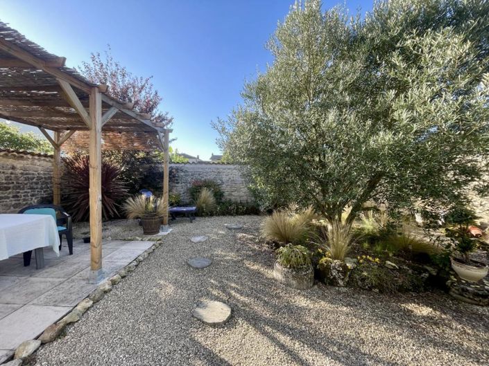 Image No.2-4 Bed Property for sale