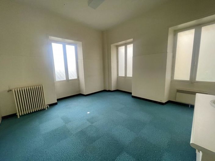 Image No.18-5 Bed Property for sale