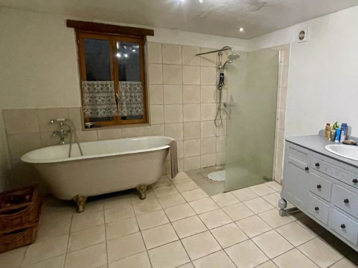 Image No.9-3 Bed Property for sale