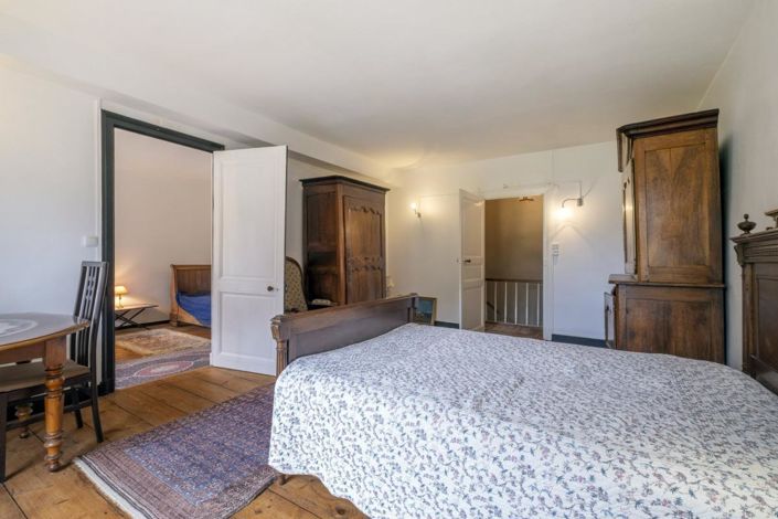 Image No.10-6 Bed Chateaux for sale