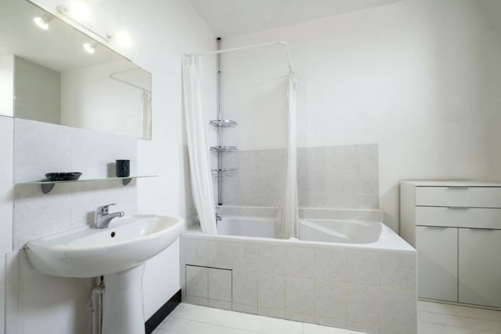 Image No.12-6 Bed Chateaux for sale