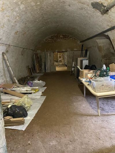 Image No.18-6 Bed Chateaux for sale