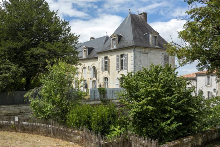 Image No.2-6 Bed Chateaux for sale