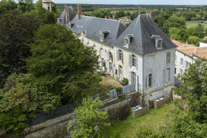 Image No.20-6 Bed Chateaux for sale