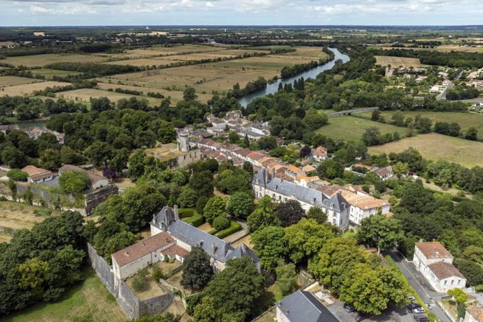 Image No.5-6 Bed Chateaux for sale