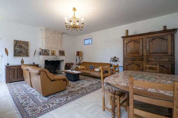 Image No.6-6 Bed Chateaux for sale