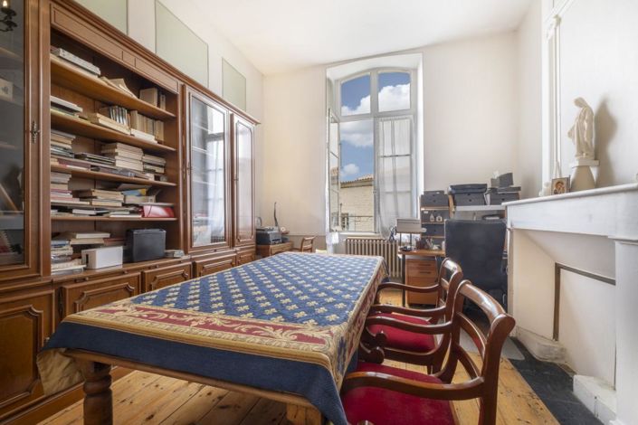 Image No.8-6 Bed Chateaux for sale