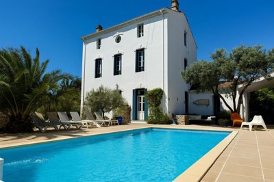 9 Bed Property for sale