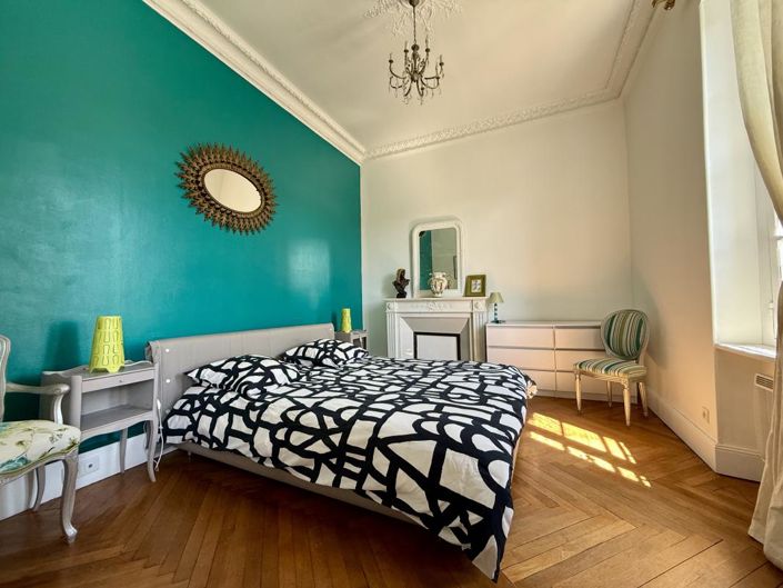 Image No.12-9 Bed Property for sale