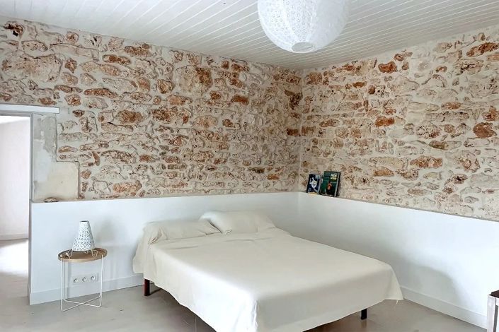 Image No.13-6 Bed Property for sale