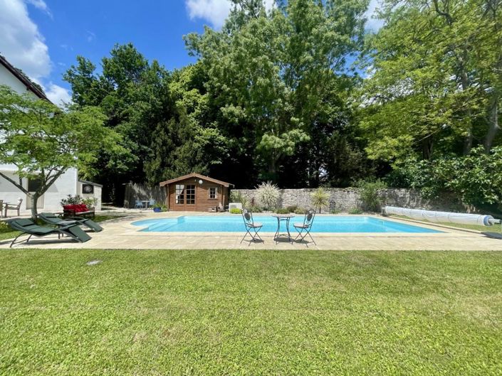 Image No.10-5 Bed Property for sale