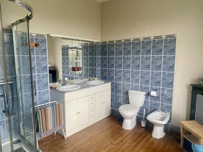 Image No.17-5 Bed Property for sale