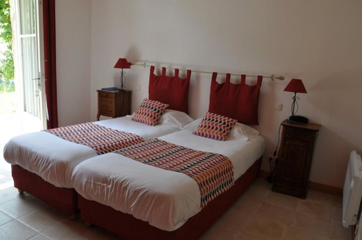 Image No.7-12 Bed House for sale