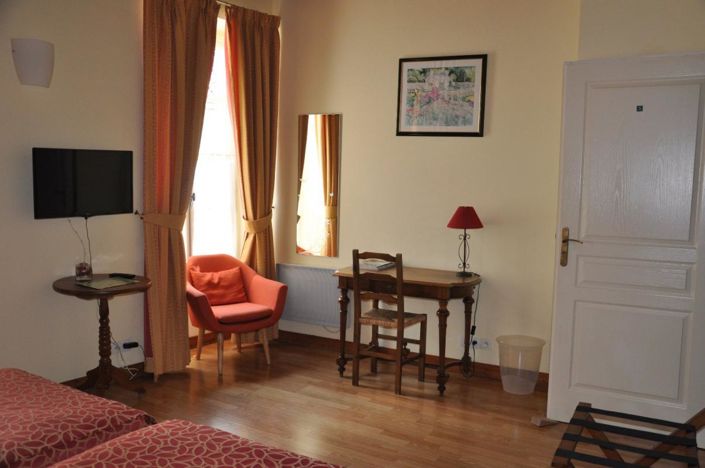 Image No.8-12 Bed House for sale