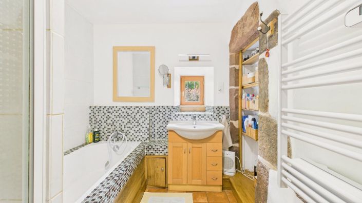 Image No.11-5 Bed House for sale