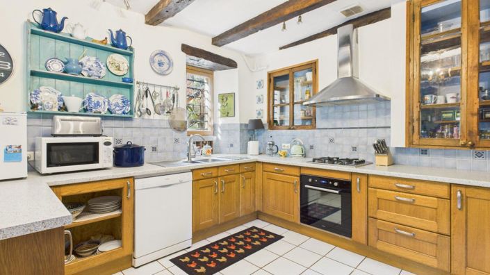 Image No.8-5 Bed House for sale