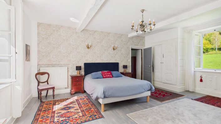 Image No.9-5 Bed House for sale