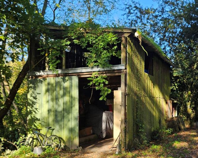 Image No.10-3 Bed Property for sale