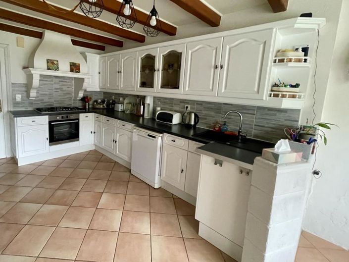 Image No.2-4 Bed Property for sale