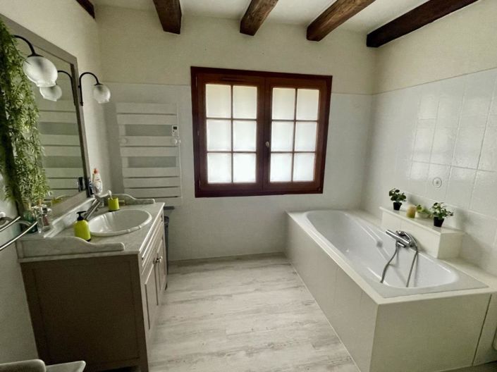 Image No.7-4 Bed Property for sale