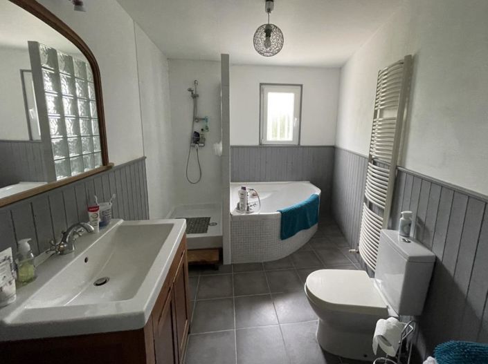 Image No.11-4 Bed Property for sale