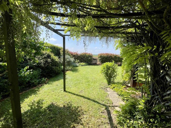 Image No.14-4 Bed Property for sale