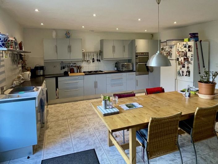 Image No.3-4 Bed Property for sale