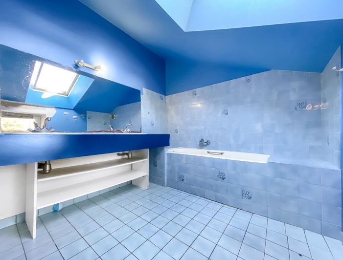 Image No.16-4 Bed Property for sale