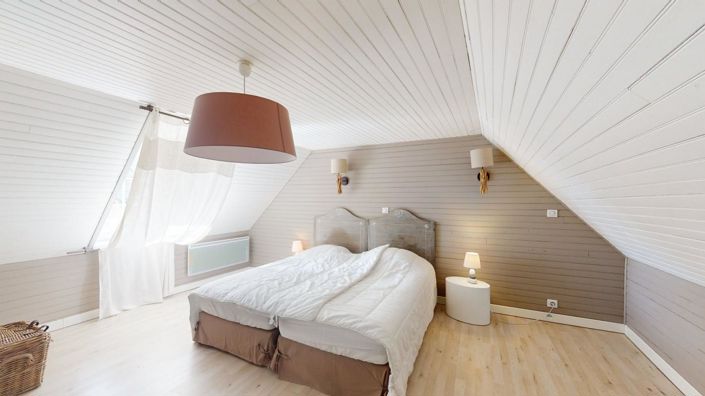 Image No.19-10 Bed Property for sale