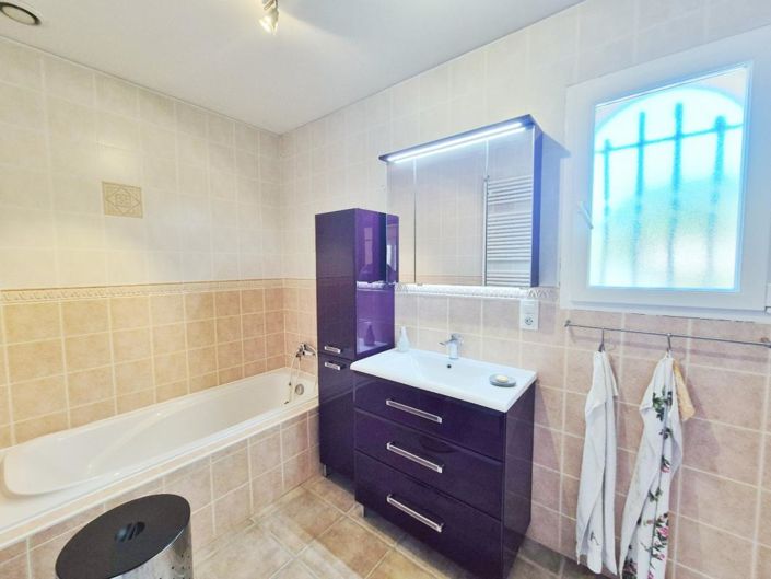 Image No.15-4 Bed House for sale