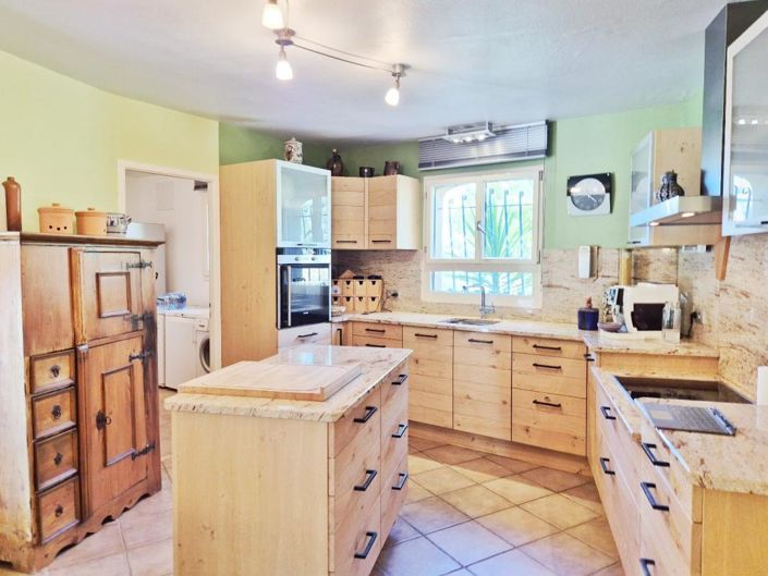 Image No.8-4 Bed House for sale