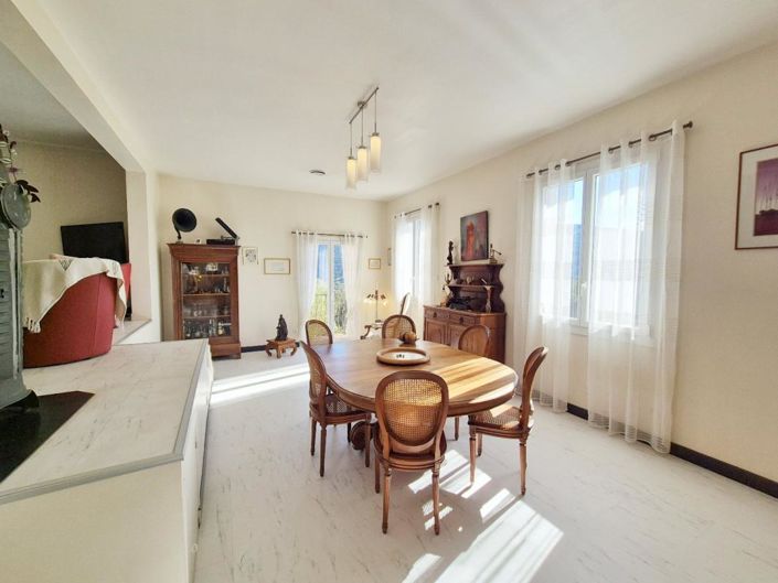 Image No.16-4 Bed Property for sale