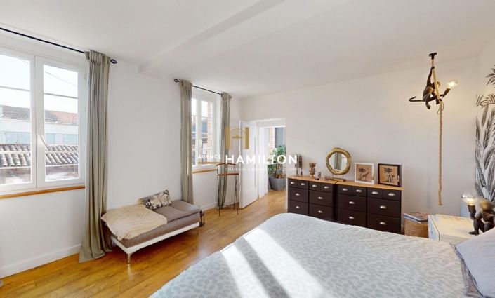 Image No.11-8 Bed Property for sale