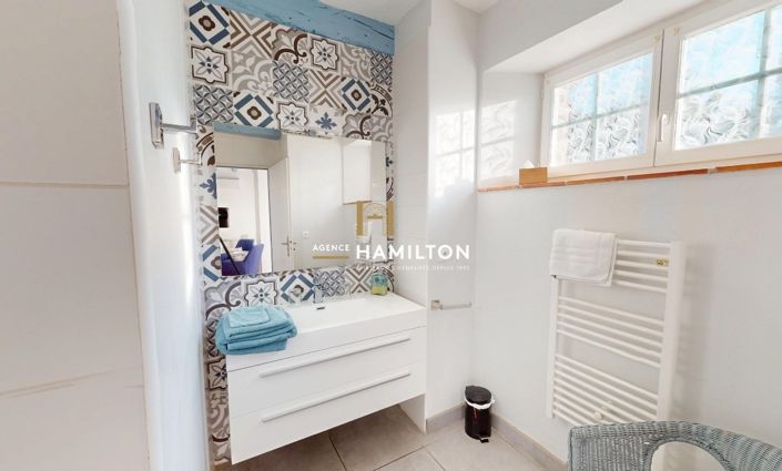 Image No.15-8 Bed Property for sale