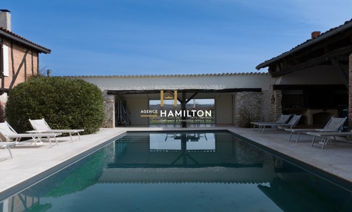 Image No.2-8 Bed Property for sale