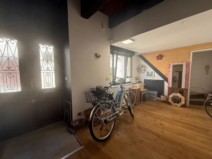 Image No.10-7 Bed Property for sale