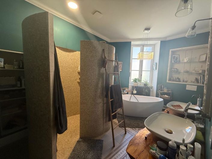 Image No.4-7 Bed Property for sale