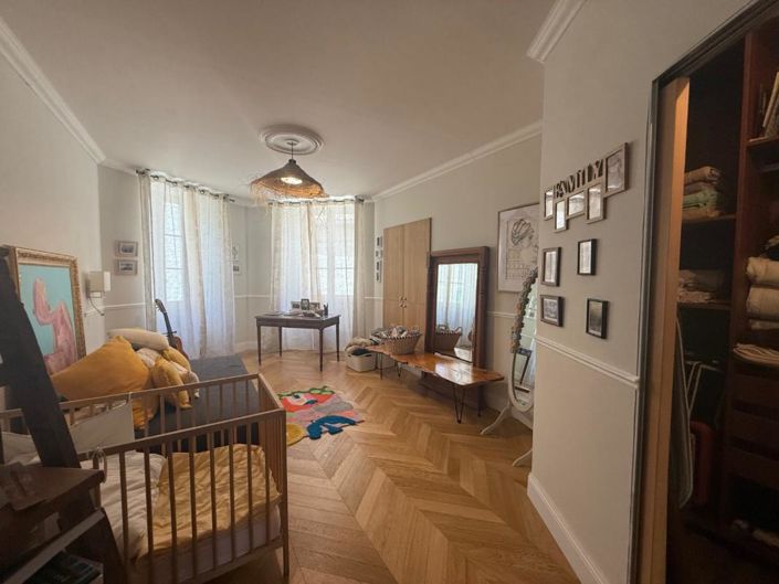 Image No.5-7 Bed Property for sale