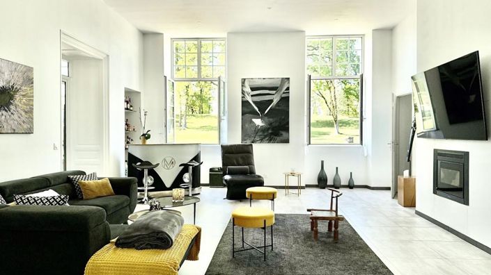 Image No.10-11 Bed Property for sale