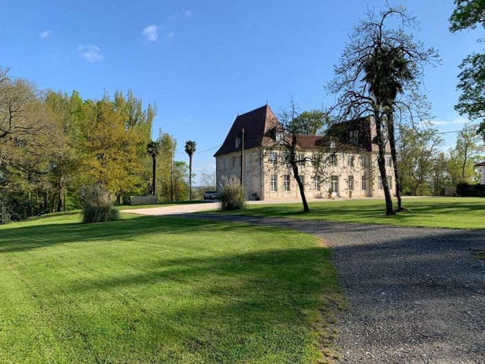 Image No.12-11 Bed Property for sale