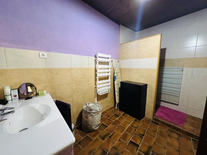 Image No.10-2 Bed Property for sale