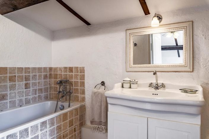 Image No.14-4 Bed Property for sale