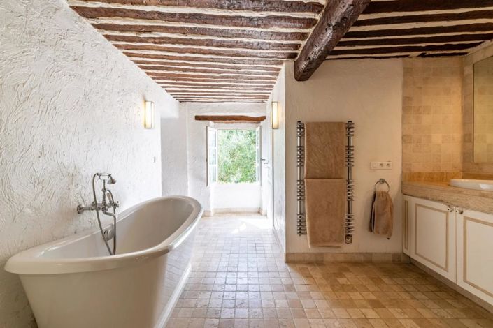 Image No.9-4 Bed Property for sale