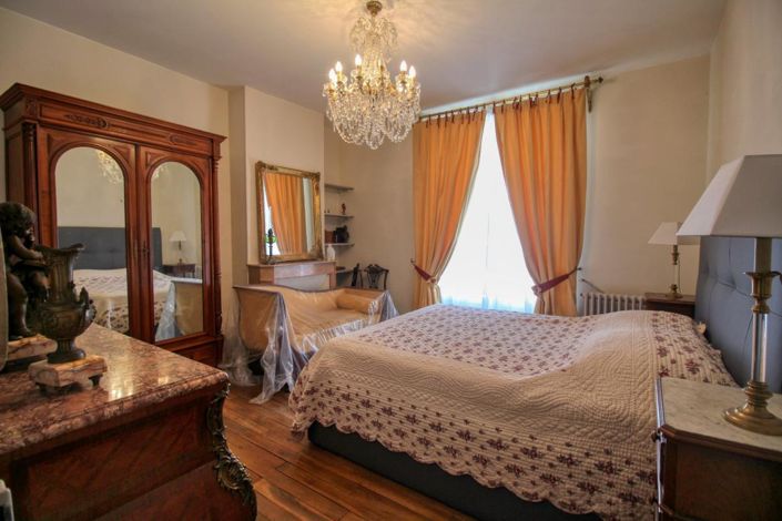 Image No.8-5 Bed Property for sale