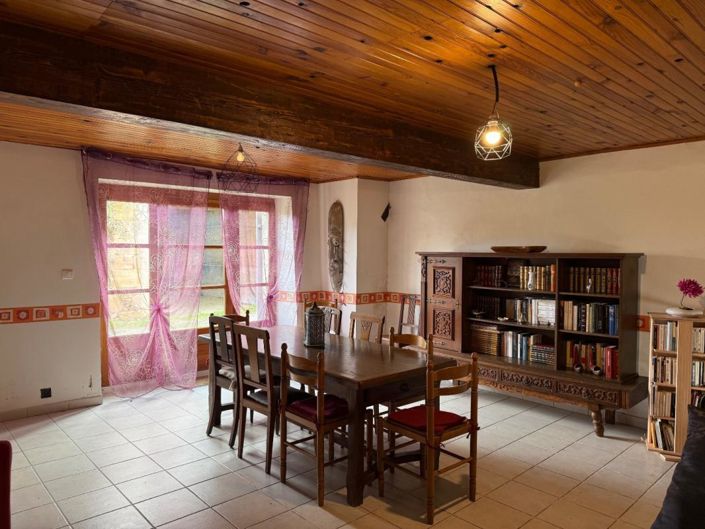 Image No.8-3 Bed Property for sale