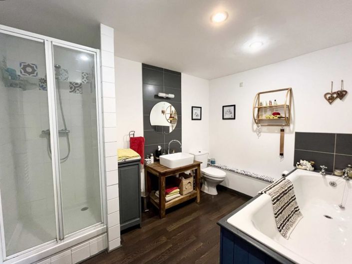 Image No.15-3 Bed Property for sale